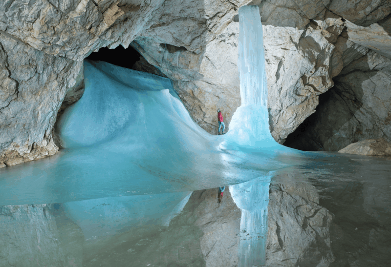Eisriesenwelt cave lago ghiacciato